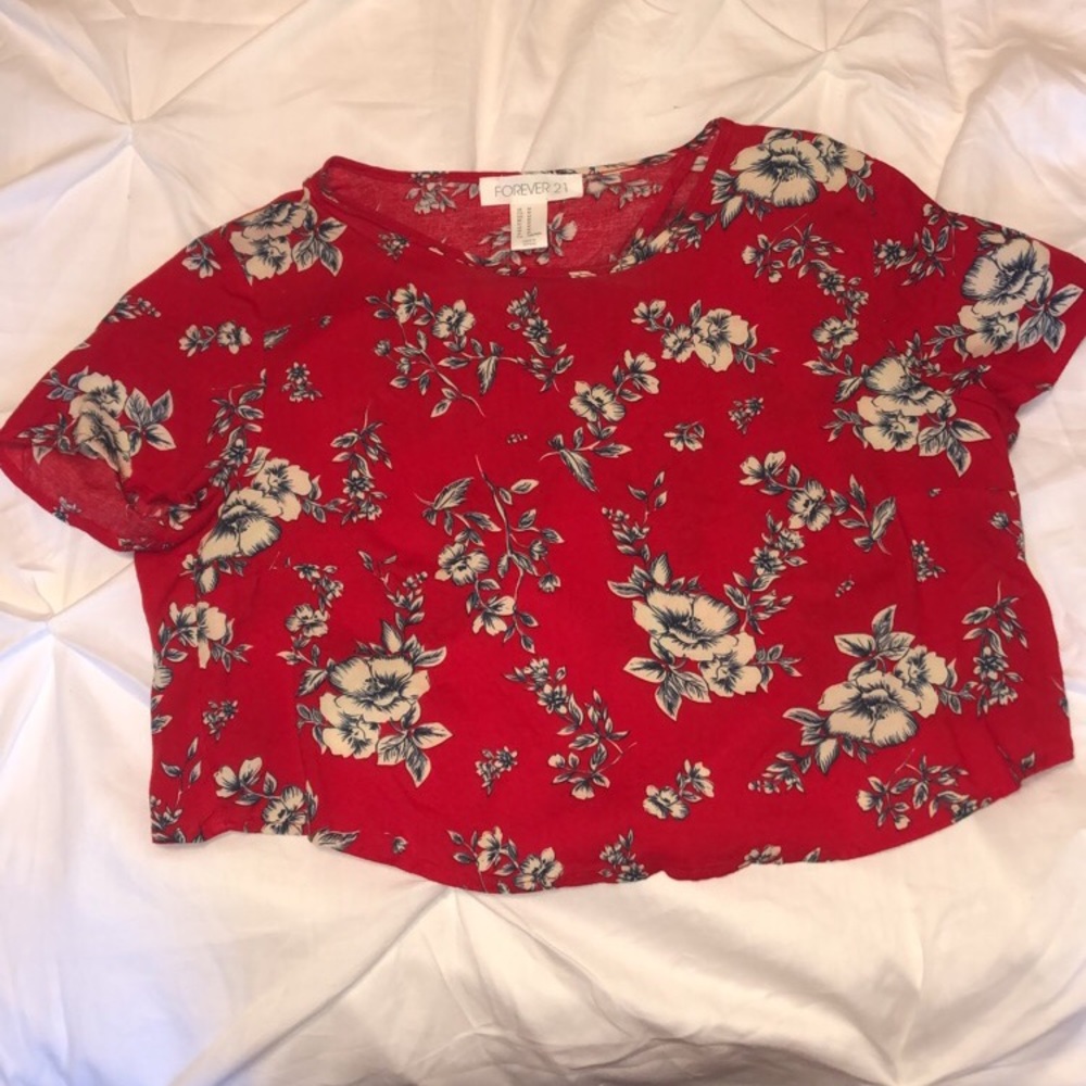Cropped open back floral t-shirt!